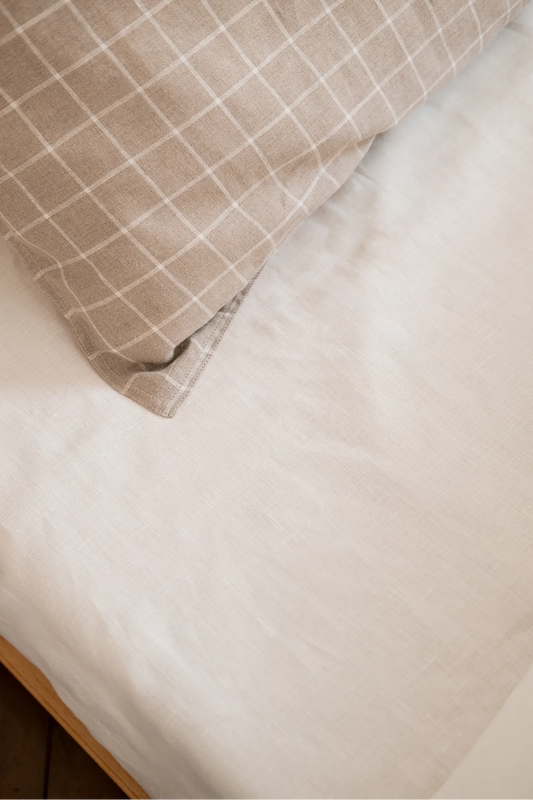 Le drap housse blanc