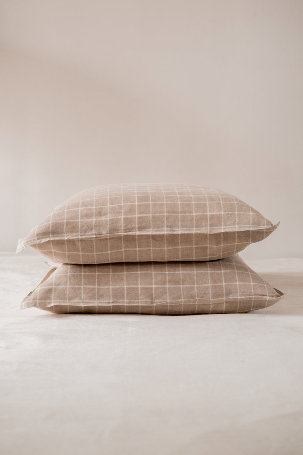 La taie d'oreiller à carreaux