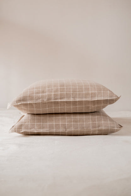 La taie d'oreiller à carreaux