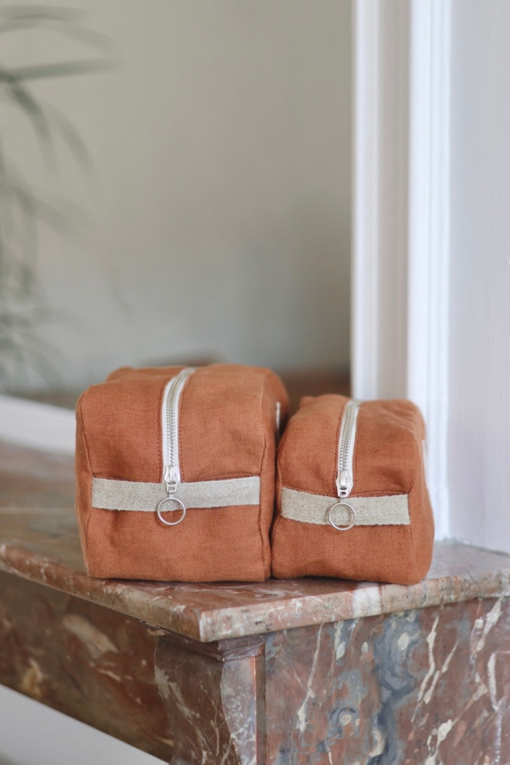 Trousse de toilette en lin caramel
