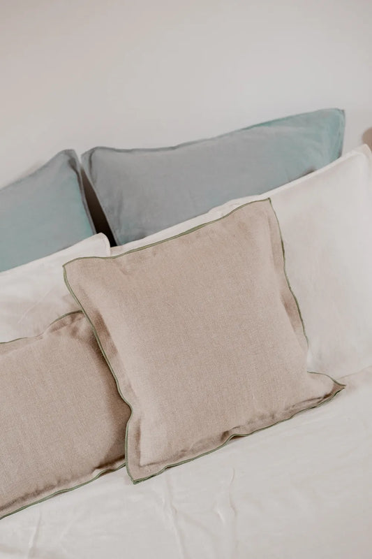 Housse de coussin beige et vert en lin - linge de lit en lin made in france - cadeaux déco Noël