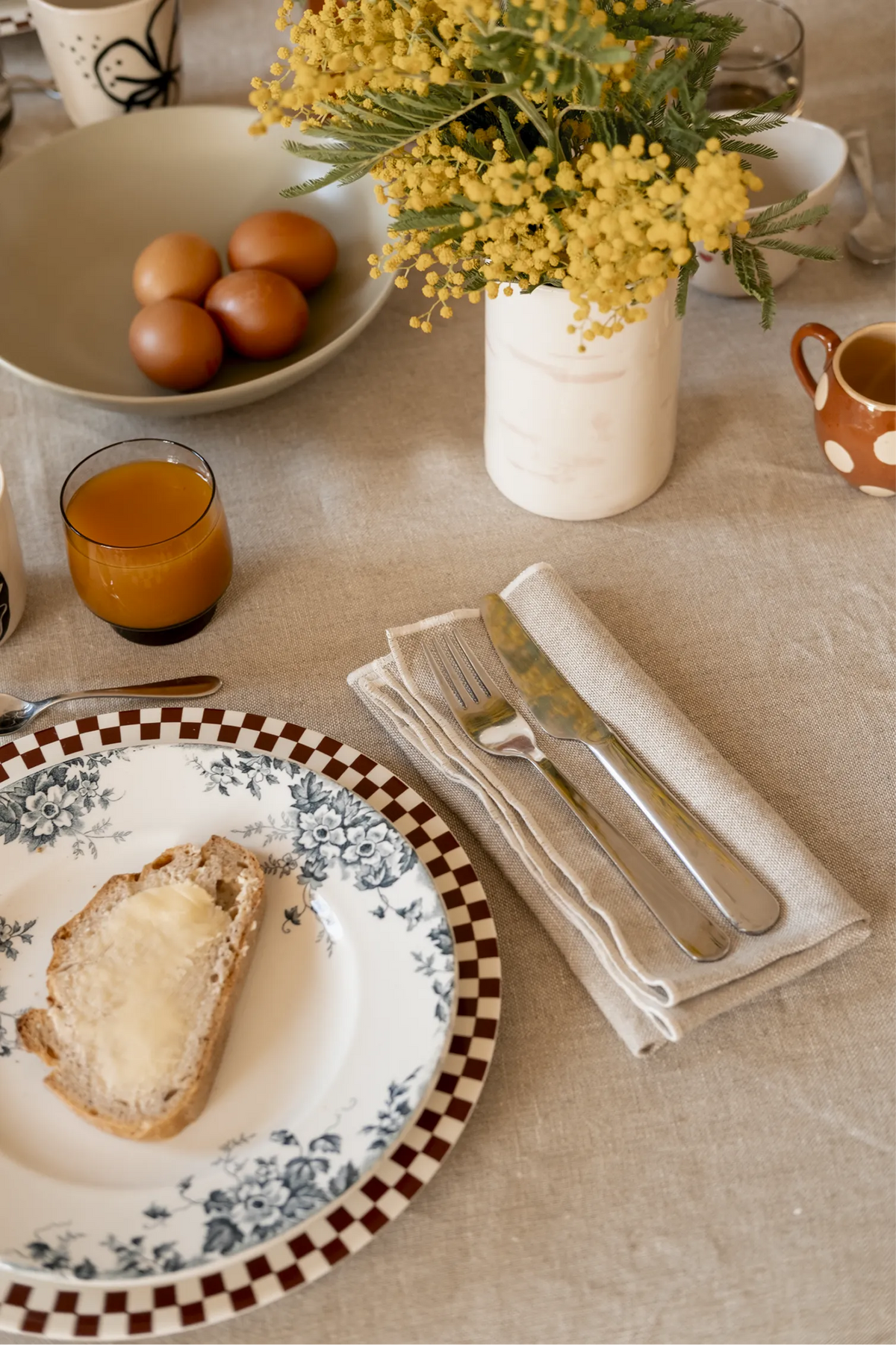 Le duo de serviettes de table bourdon blanc
