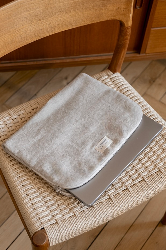 La pochette d'ordinateur beige