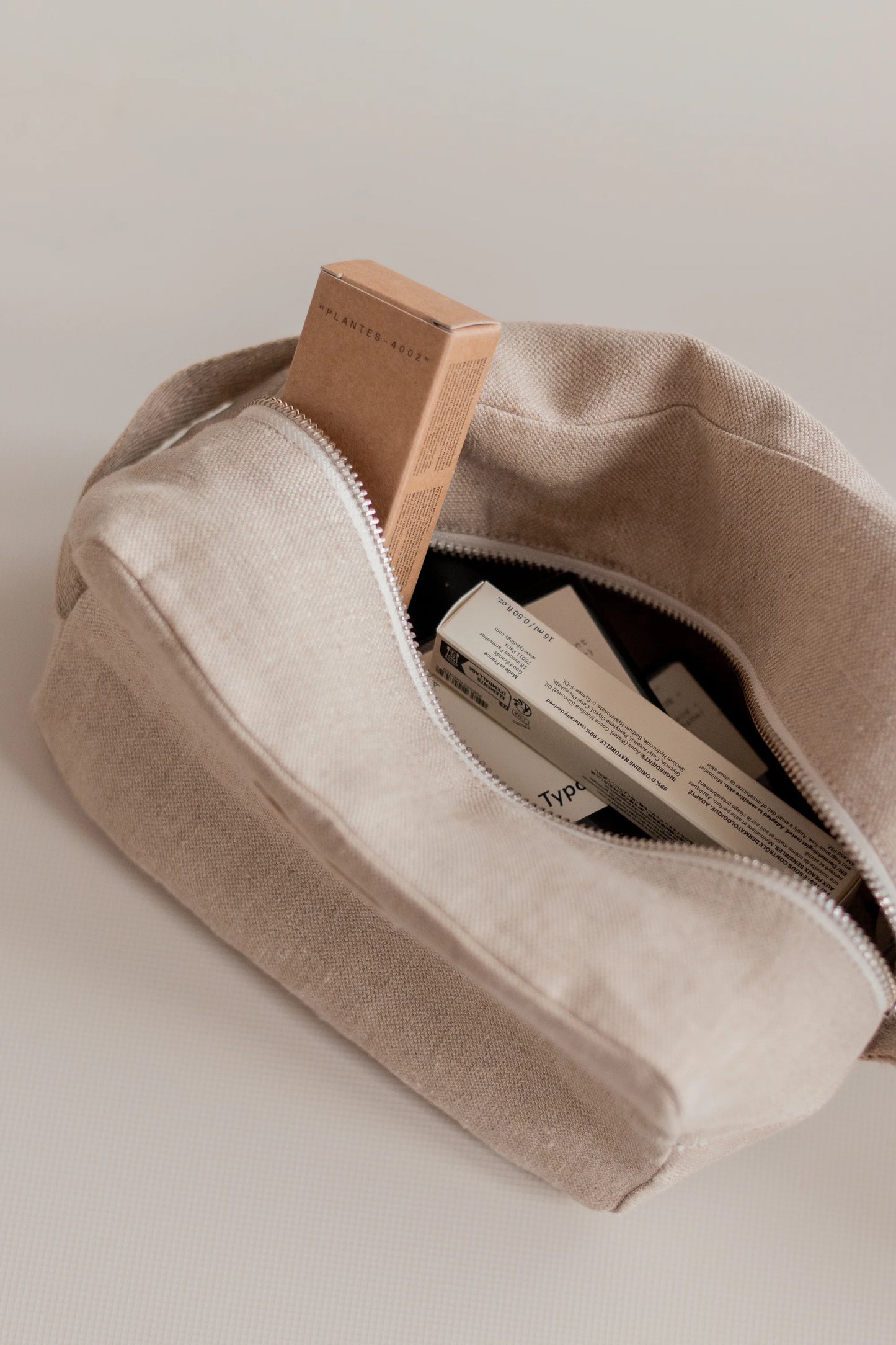 La trousse de toilette beige