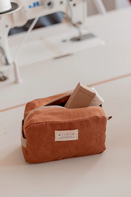 La trousse de toilette caramel