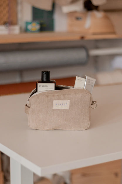 La trousse de toilette beige