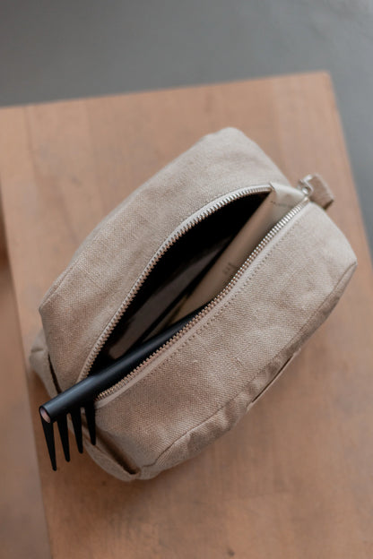 La trousse de toilette beige