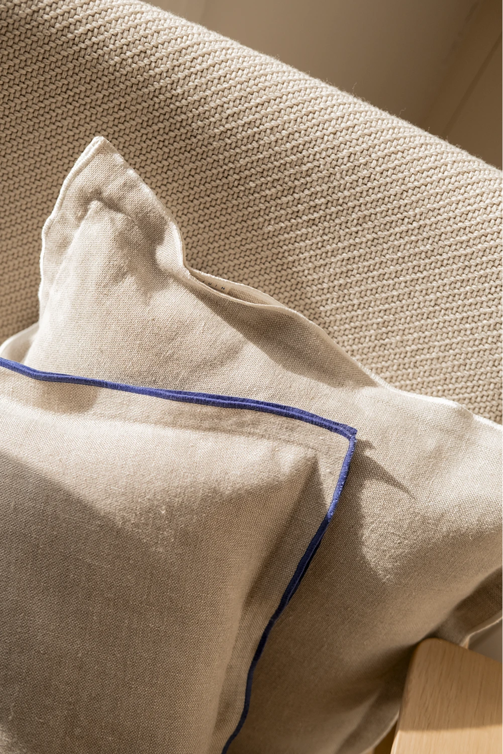 La housse de coussin bourdon blanc