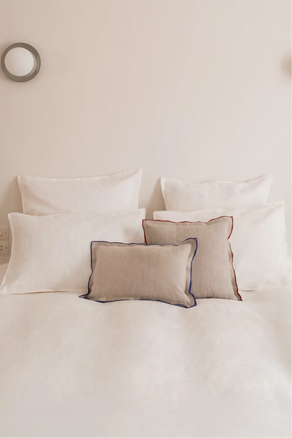 La housse de coussin bourdon caramel