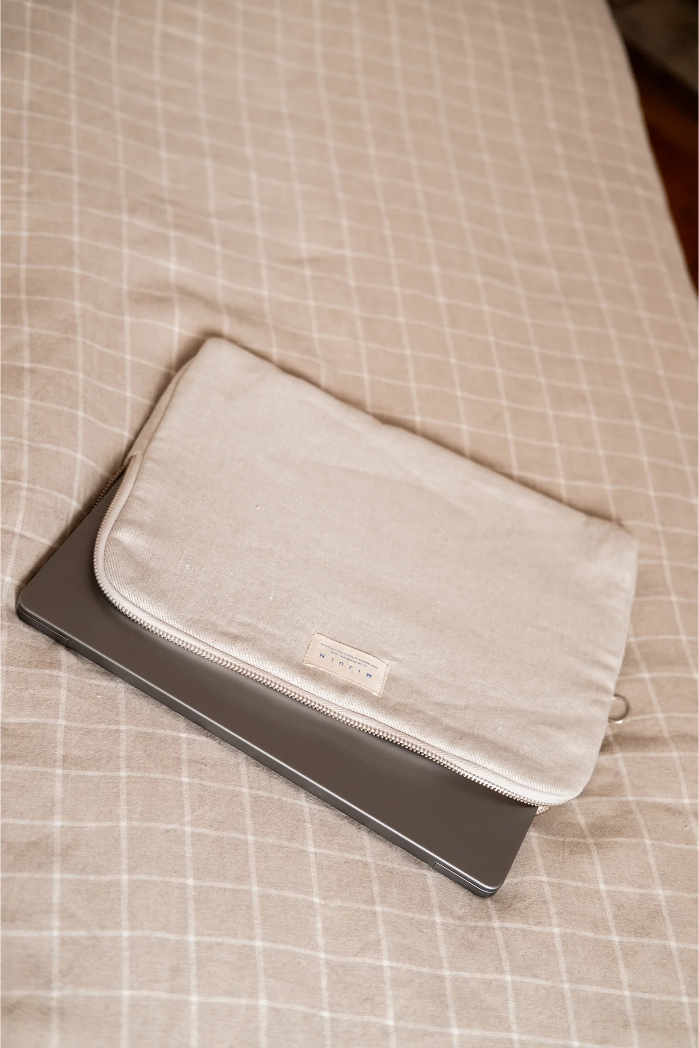 La pochette d'ordinateur beige 100% lin – Mijuin