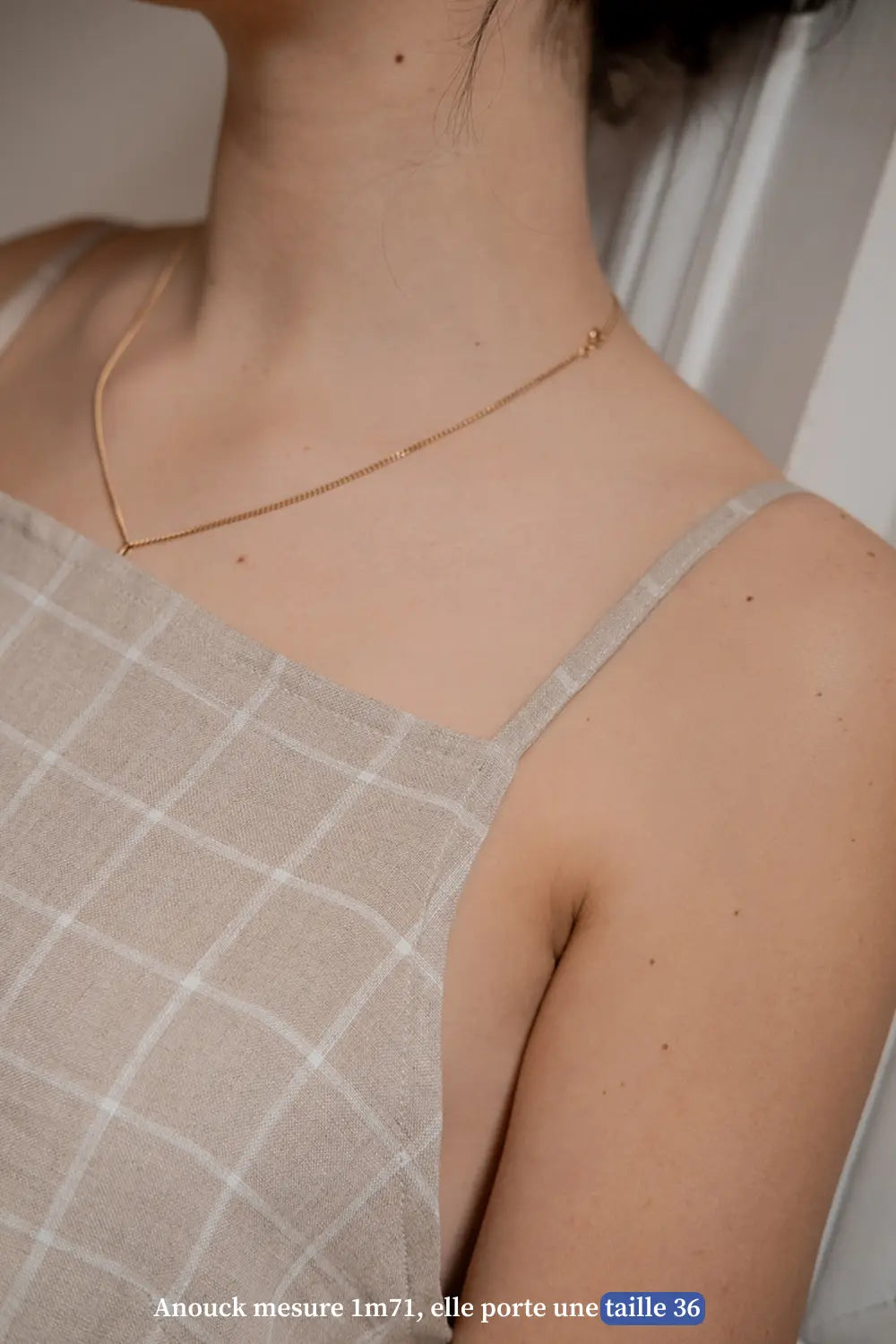 Robe courte en lin à bretelles dos nu à carreaux made in france.