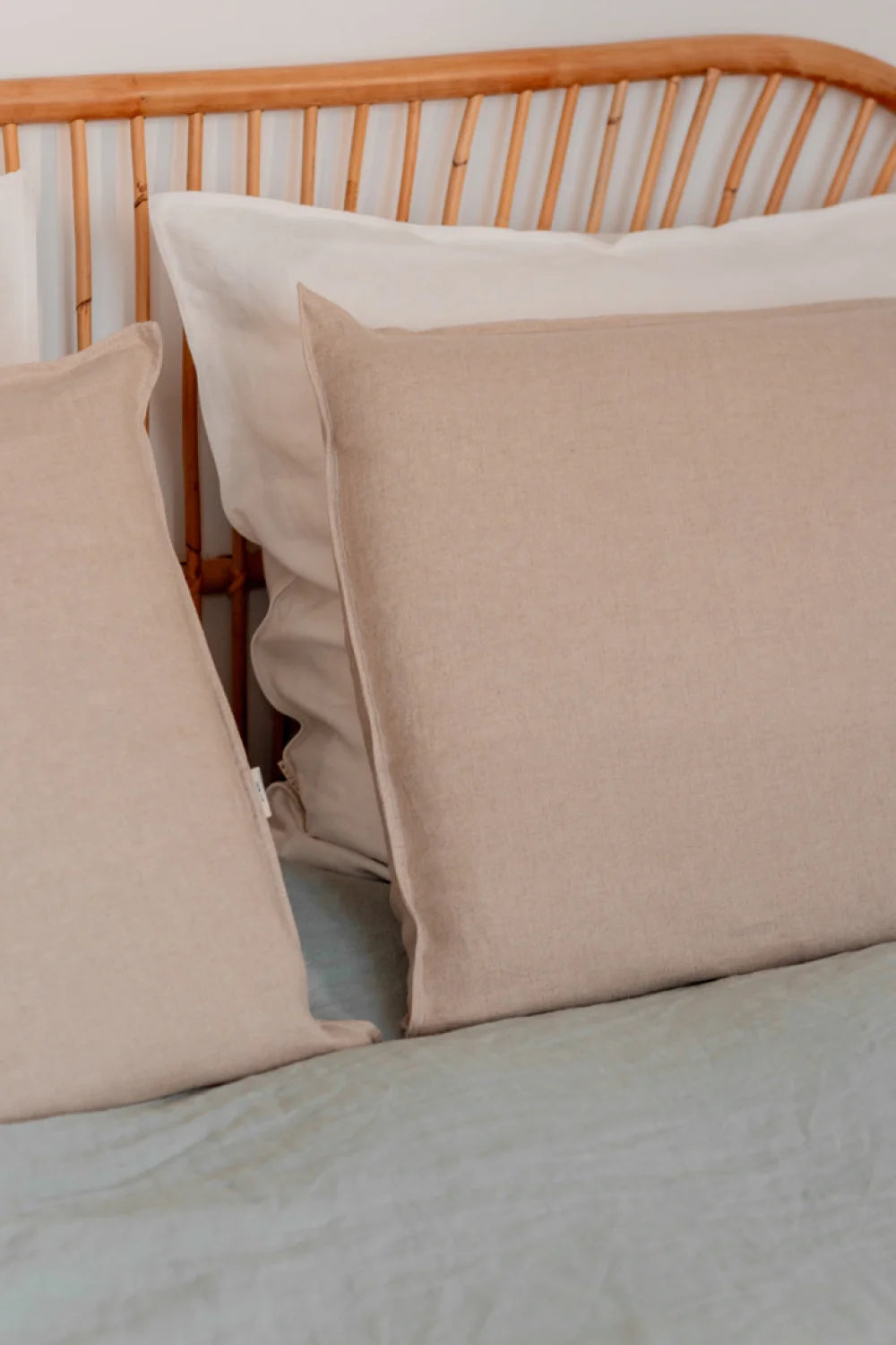 Taie d'oreiller en lin beige - cadeau Noël Made In France