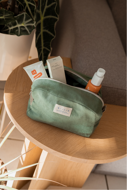 Trousse de toilette verte en lin Made in France