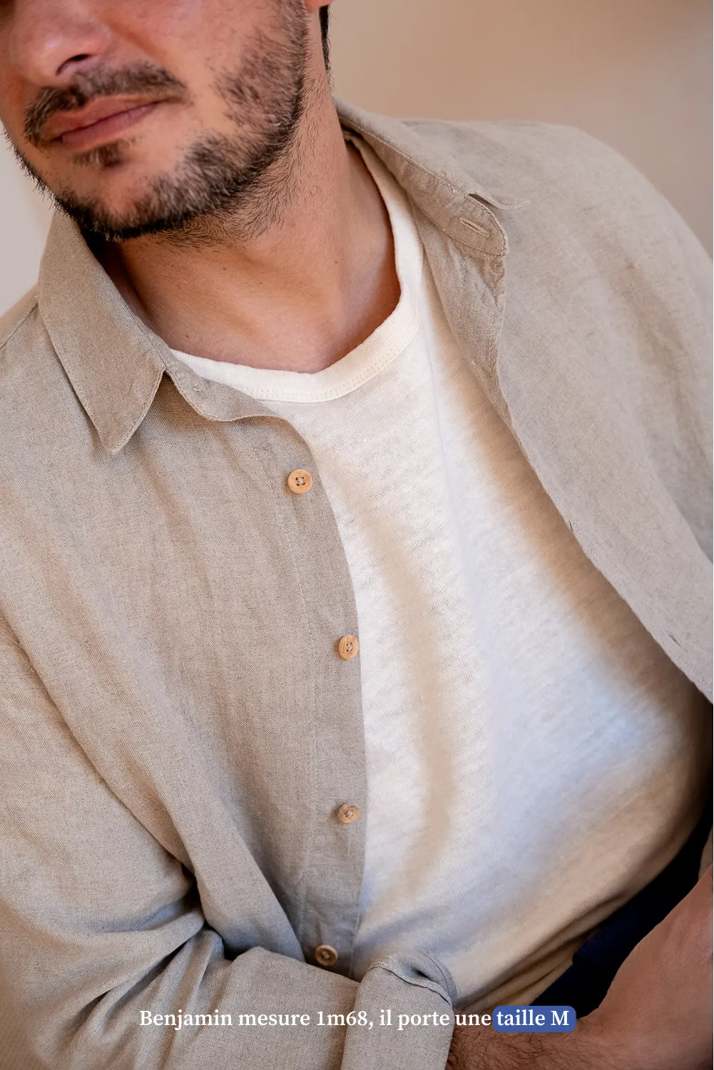 La chemise col classique beige