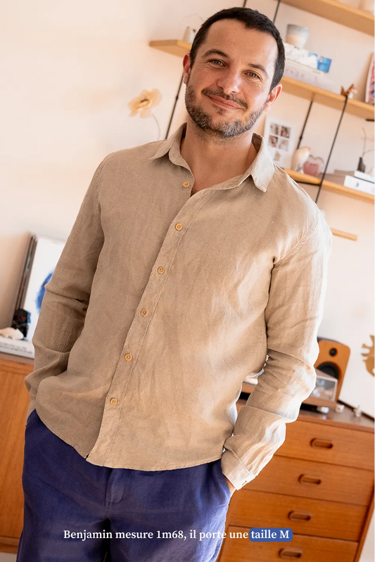 La chemise col classique beige