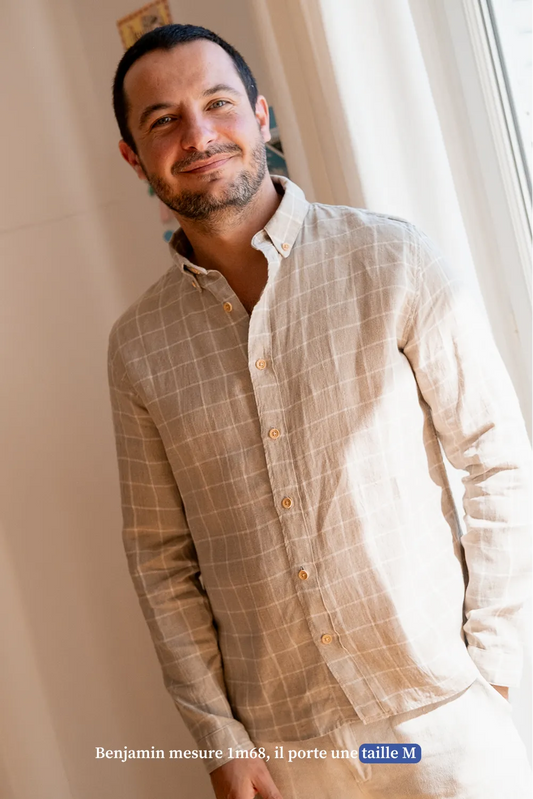 La chemise col boutonné à carreaux