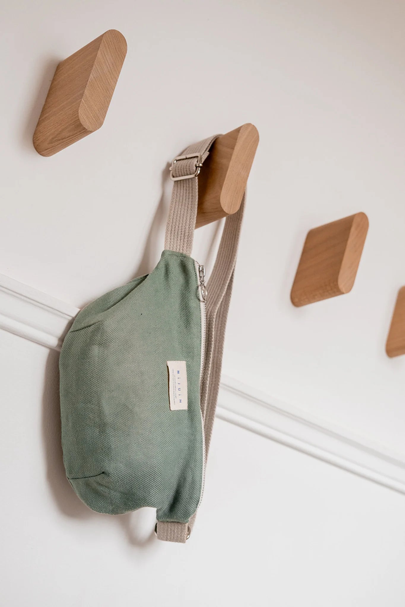 Sac banane vert en lin - cadeau éthique Noël Made in France