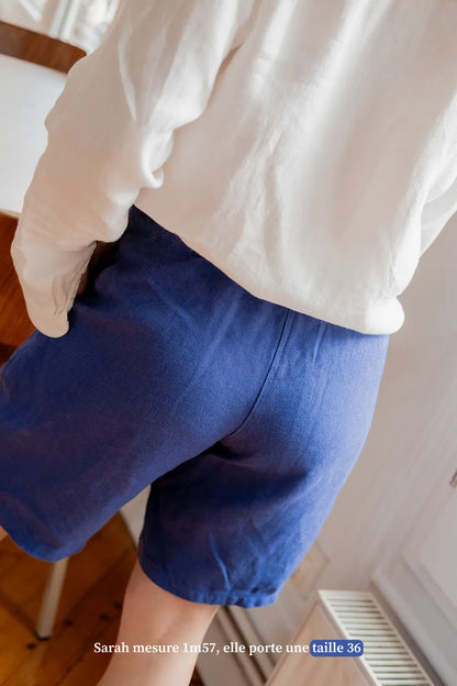 Le short taille haute bleu foncé