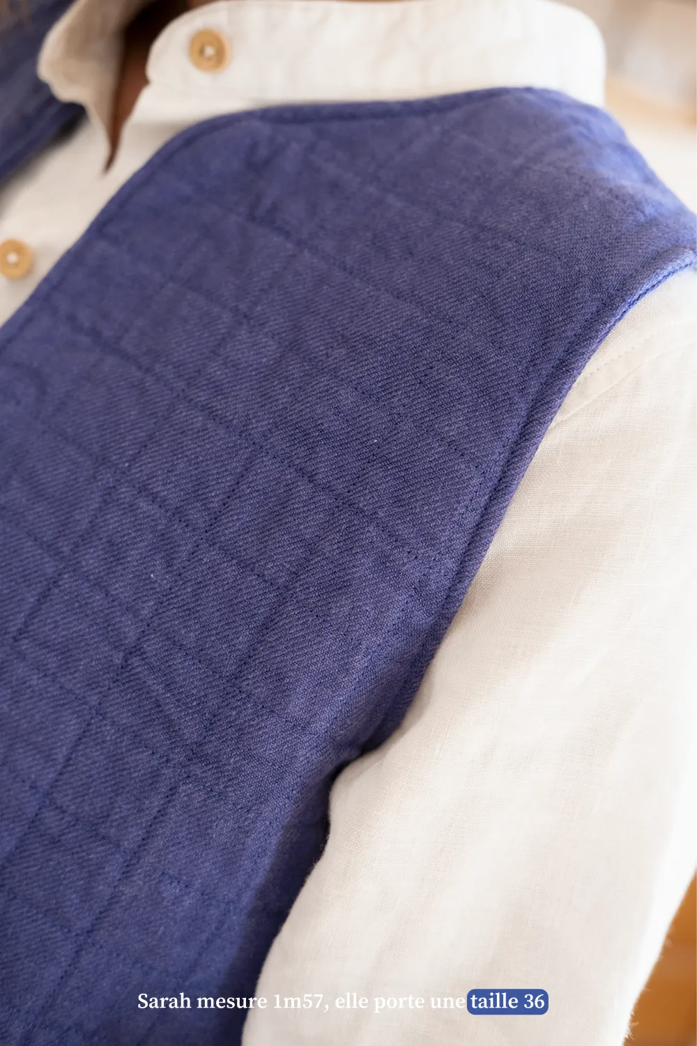 La veste sans manche bleue